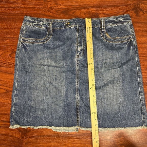 Old Navy Distressed Classic Denim Pencil Skirt size 20 - Picture 3 of 7